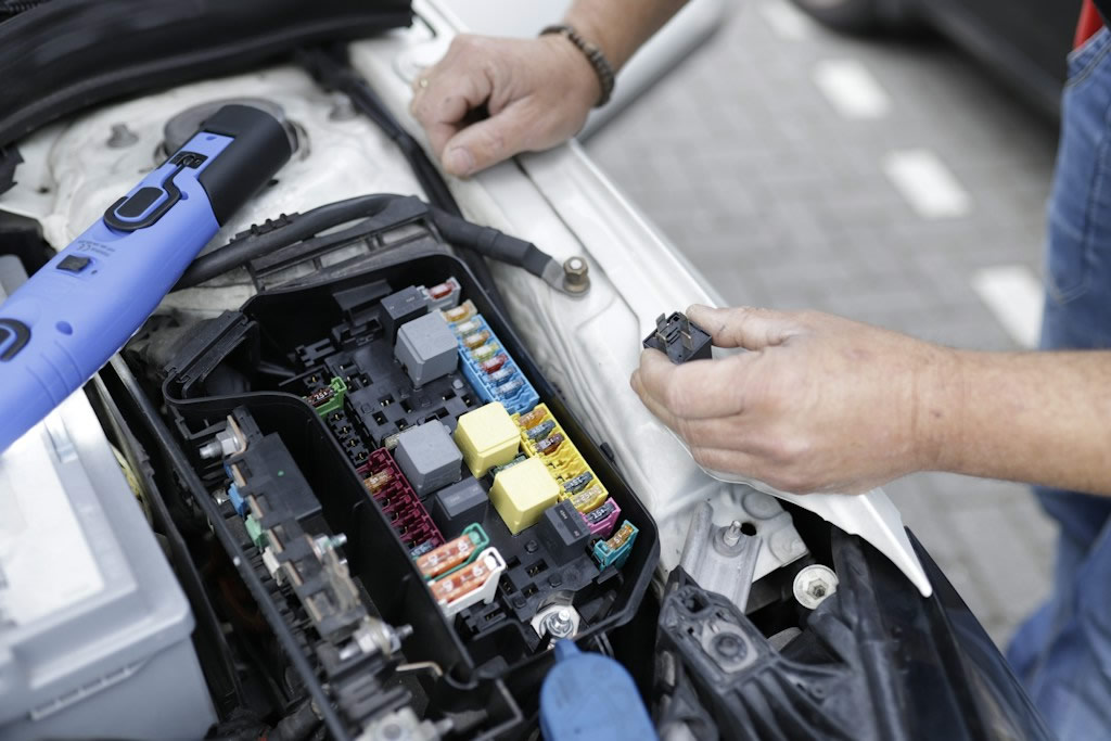 Problemas eléctricos del coche: 5 señales que no conviene ignorar en otoño e invierno